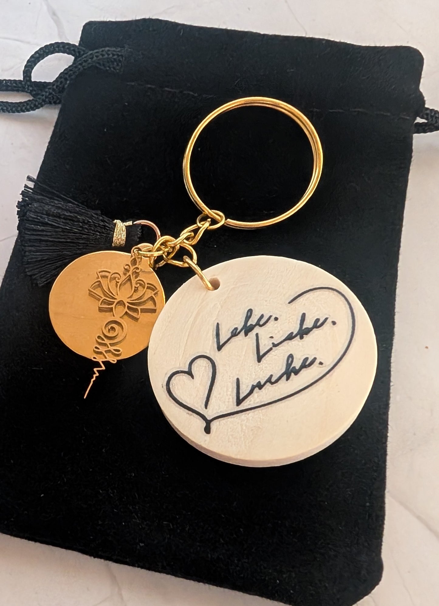 Schlüsselanhänger mit Botschaft & Samtbeutel