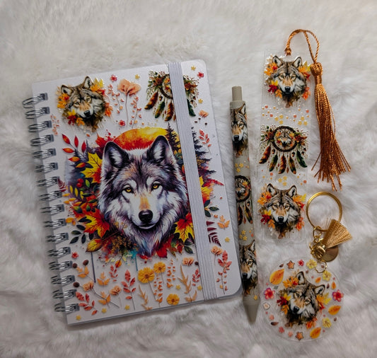 Geschenkset „Wolf“ – 4-teilig | Notizbuch, Stift, Lesezeichen & Schlüsselanhänger