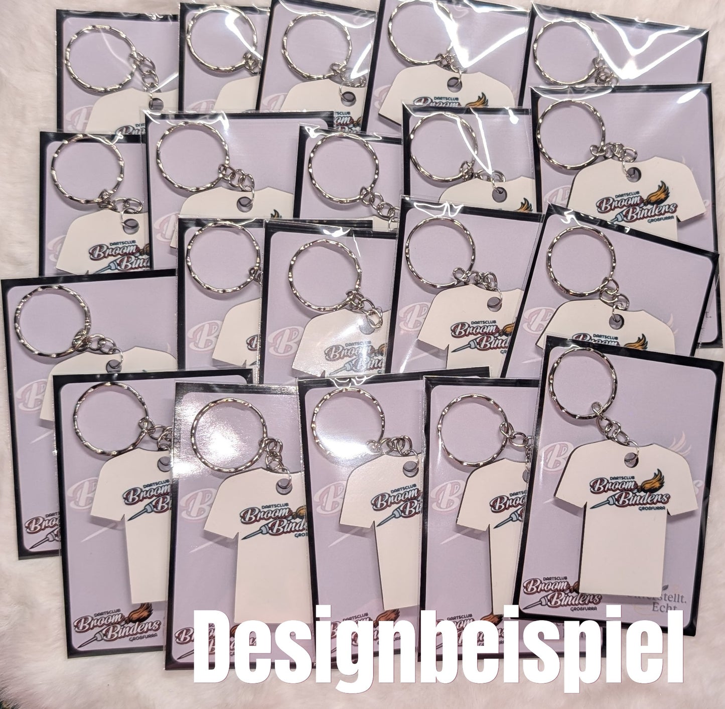 T-Shirt Anhänger aus MDF – beidseitig bedruckt mit Schlüsselring